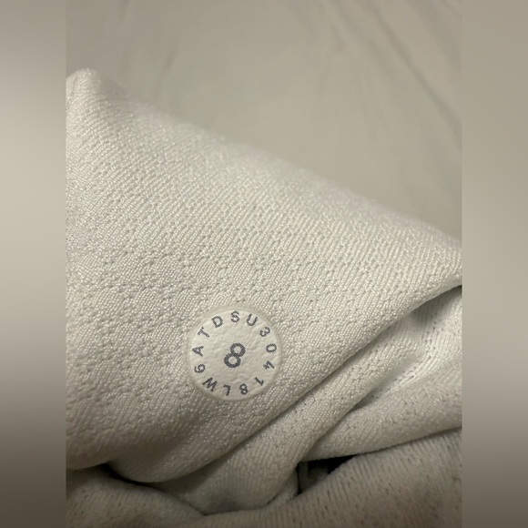 Lululemon Mesh In Motion Crop *23" Stained While Washing - Picture 13 of 13